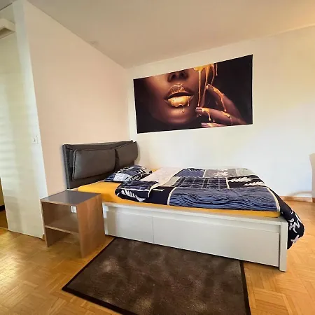 Lägenhet Warm Centrally Located And Quiet In *