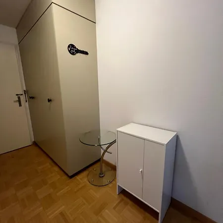 Warm Centrally Located And Quiet In Lägenhet *