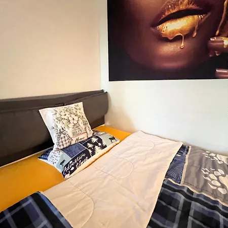 Warm Centrally Located And Quiet In Lägenhet