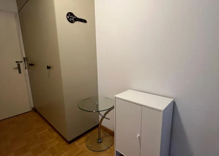 Warm Centrally Located And Quiet In Apartament *