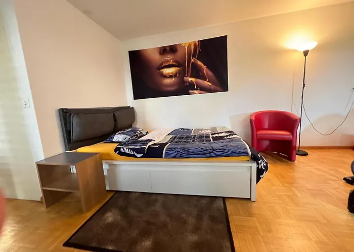 Warm Centrally Located And Quiet In Apartament *