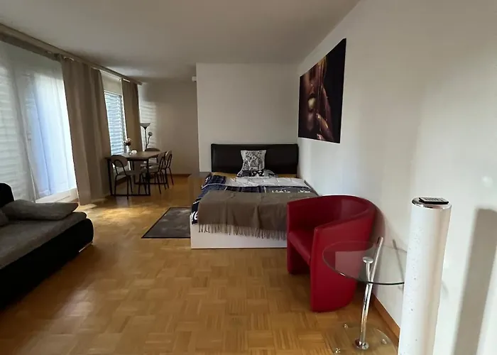 公寓 Warm Centrally Located And Quiet In